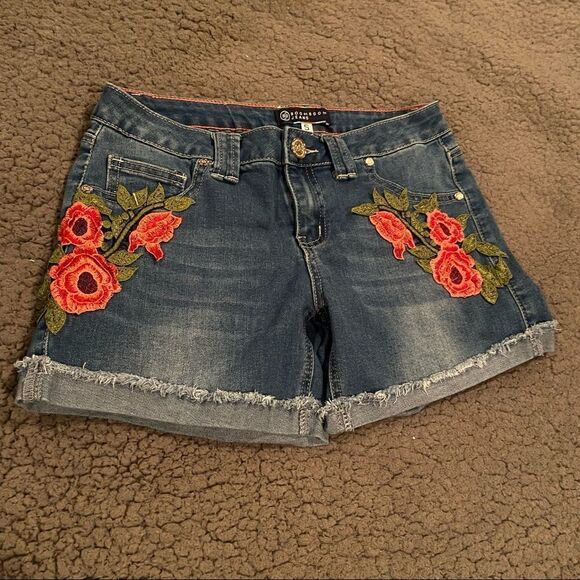 Book Boom Jeans Embroidered Shorts - Picture 2 of 9